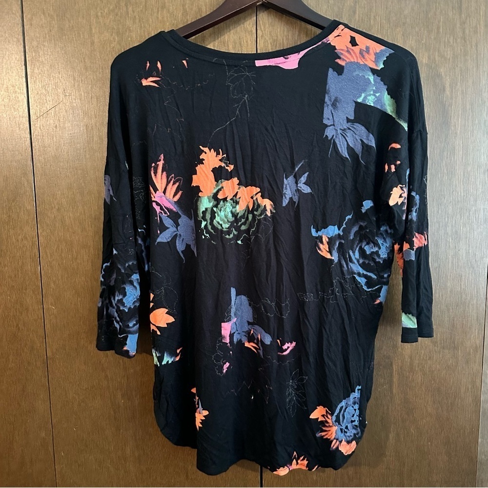 Babaton Black Orange Blue Graphic Norris Short Sleeve Tee Blouse Sz S Cozy - Picture 5 of 9